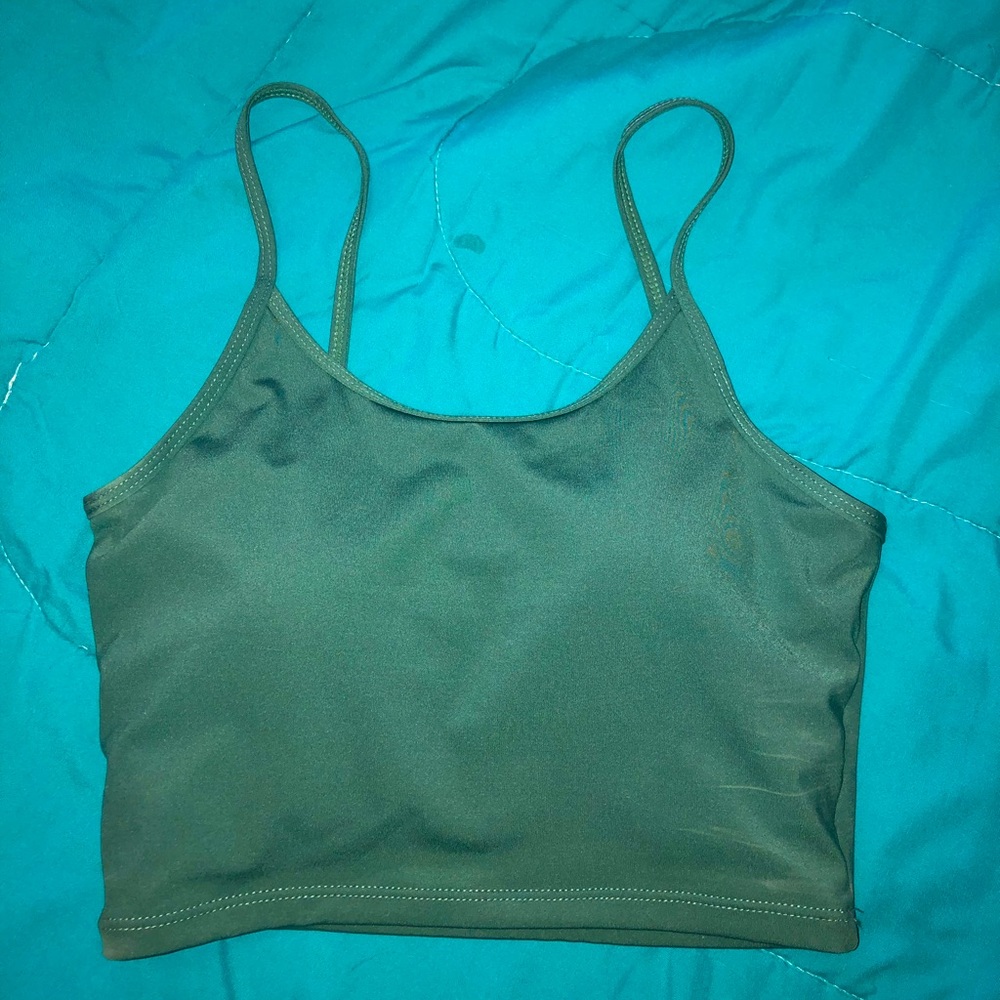 Padded sports crop top !